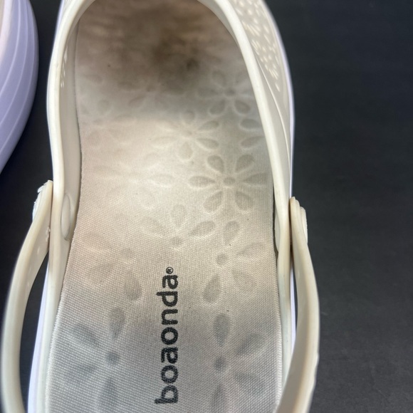 Boaonda Cream and White Perforated Platform Clogs Women’s Size 9 - Picture 7 of 10